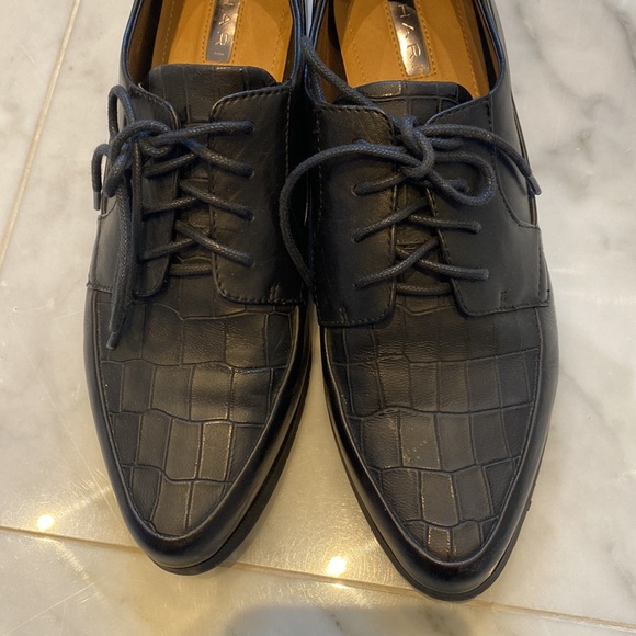 Tahari Oxfords - Picture 4 of 6